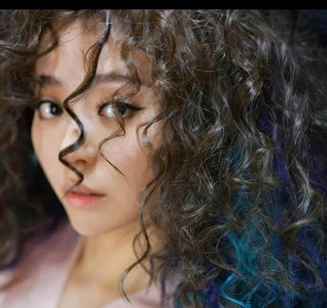 #维密大秀#张靓颖成第一个登上维密舞台的中国歌手，她的时尚品味如何？