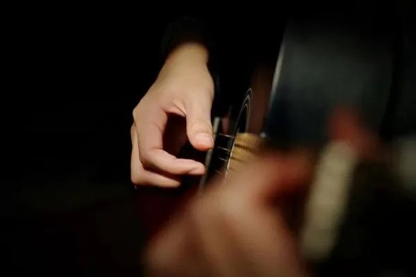 说谎吉他伴奏是哪几个和弦