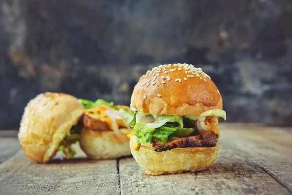 加盟一家麦当劳需要投资多少钱？