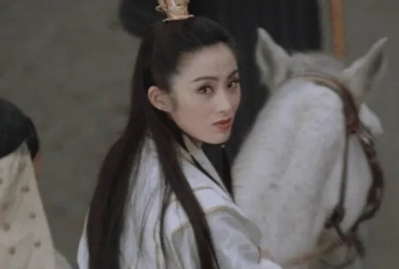 朱茵和邱淑贞的经典镜头，都比不过蔡少芬的“低头杀“，你觉得呢？