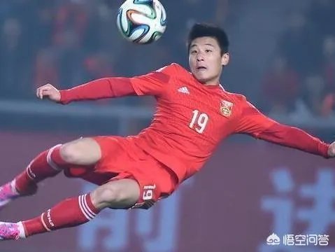 上海上港1比0蔚山现代武磊又闹笑话了,假摔怎么看?