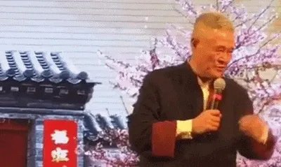 刘老根大舞台外本山徒弟豪车被围观