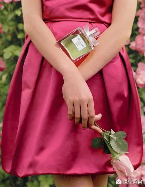 迪奥小姐三种颜色香水的区别是什么？