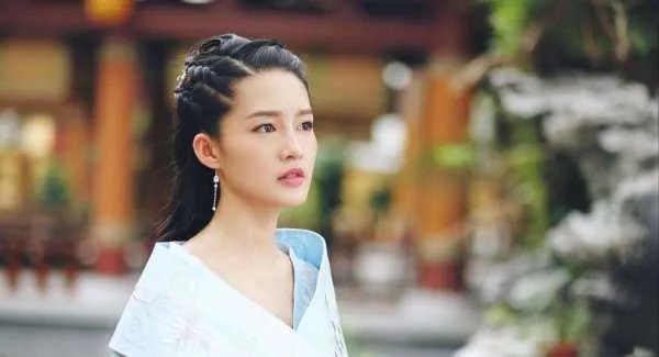 李沁虽然不争不抢但却稳扎稳打，刚刚获得最佳女配角奖，你怎么看？