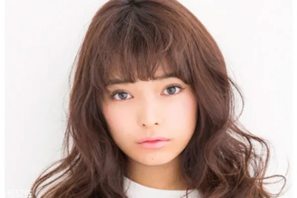 好看的韩国女生卷发发型 韩式长卷发发型图片