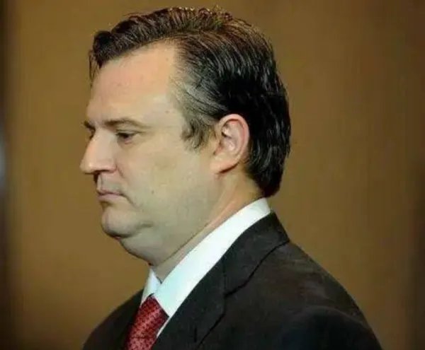 休斯顿火箭队的总经理莫雷辞职了，谁接任了他的位置？