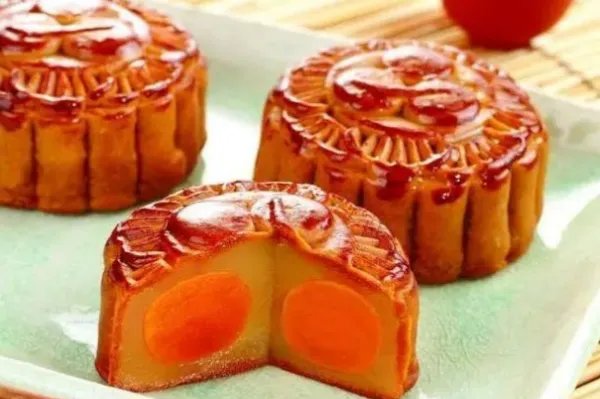 河南一男子吃月饼咬到螺丝磕坏2颗牙，厂商是否需要赔偿？