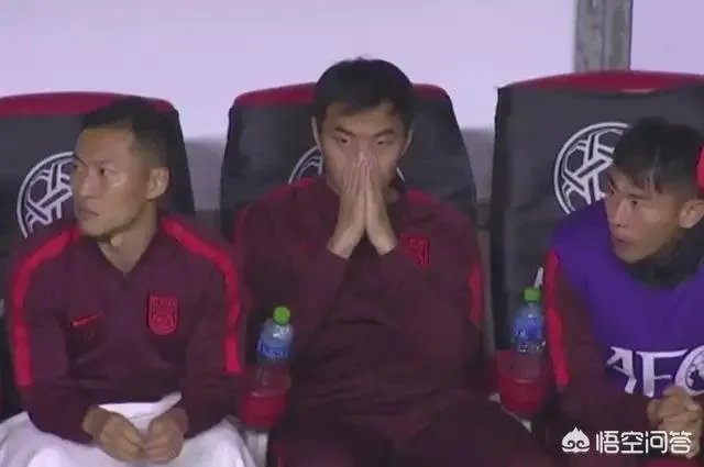 强烈建议，让散步踢球的冯潇霆退出国家队，你同意吗？