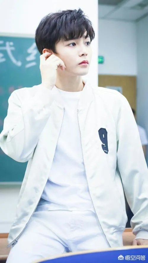 《人不彪悍枉少年》花彪的扮演者是谁？你如何看待这部剧？