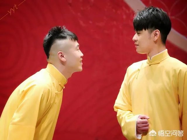 因唱小曲成“德云一哥”，不到半年反超岳云鹏，张云雷为何能火？