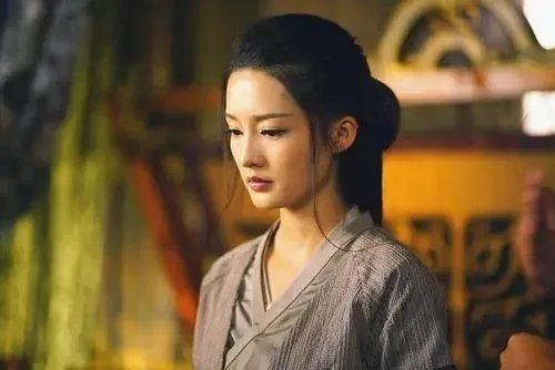 李沁虽然不争不抢但却稳扎稳打，刚刚获得最佳女配角奖，你怎么看？