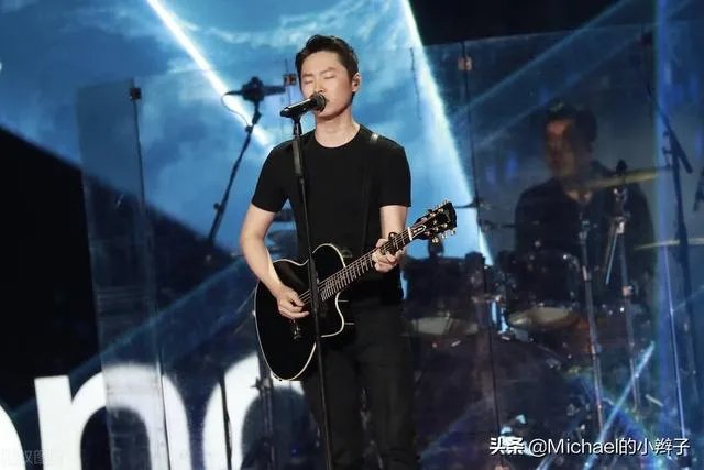 如何评价梁博的唱功和创作？