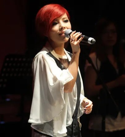 平凡之路中国好声音莫艳琳强势回归 获得汪峰独转