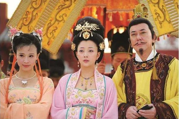 唐代仕女吃复活图走红网络，唐朝为何以胖为美？