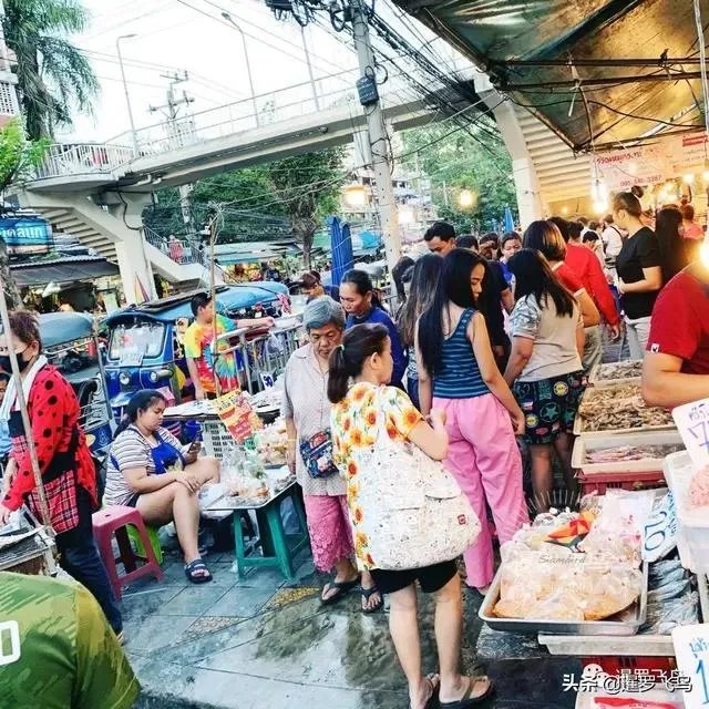 泰国疫情如何？目前当地人的生活变化大吗？