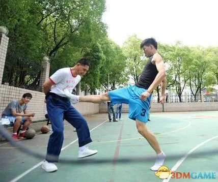 男子把挨打当职业月入3万 专业挨打13年独孤求败