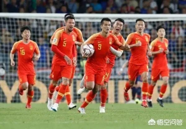 强烈建议，让散步踢球的冯潇霆退出国家队，你同意吗？