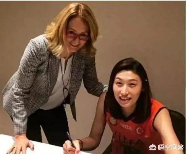 土超瓦基弗银行官宣与朱婷续约，至此上赛季球队四大外援全部续约，你怎么看？