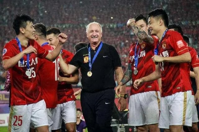 可以说斯科拉里堪称恒大最差教练吗？