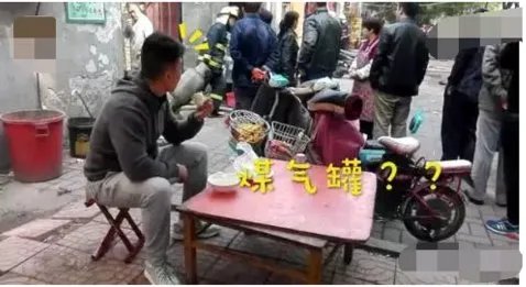 餐馆起火悠闲吃饭是怎么回事？