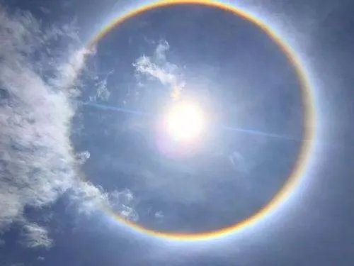 月晕而风，日晕则雨是什么意思