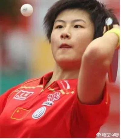 如何看待丁宁下蹲式发球？