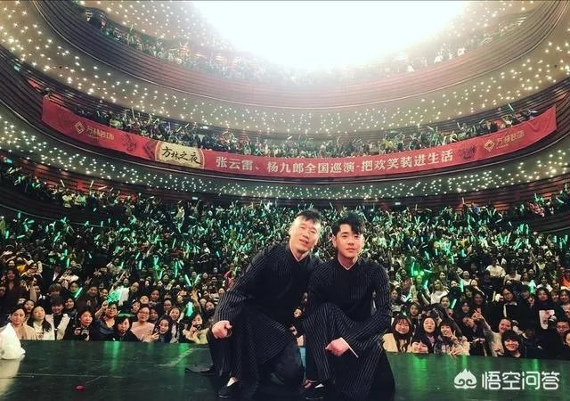 因唱小曲成“德云一哥”，不到半年反超岳云鹏，张云雷为何能火？