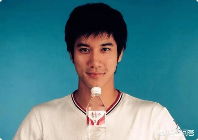 第一个在鸟巢开个人演唱会的歌手是谁？