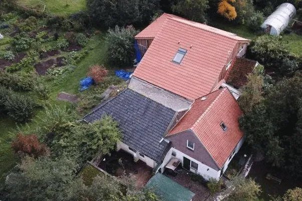 七口之家躲末日住地窖9年:7人无血缘关系，被邪教控制