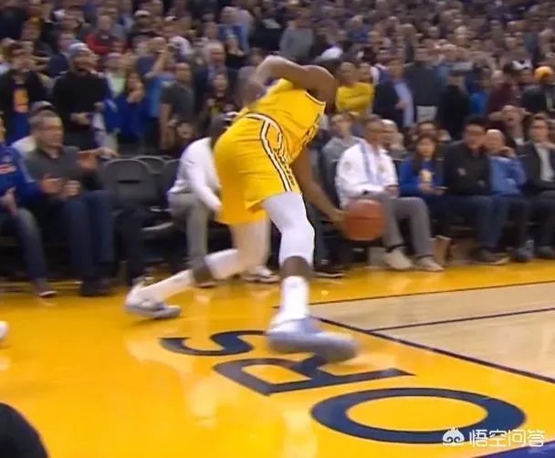 火勇裁判报告官宣，杜兰特界外救球是因哈登先犯规，火箭绝杀三分未提及，你怎么看？