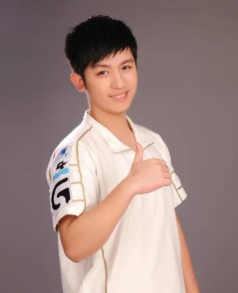 IG小时光宣布退役 心态爆炸不适合职业