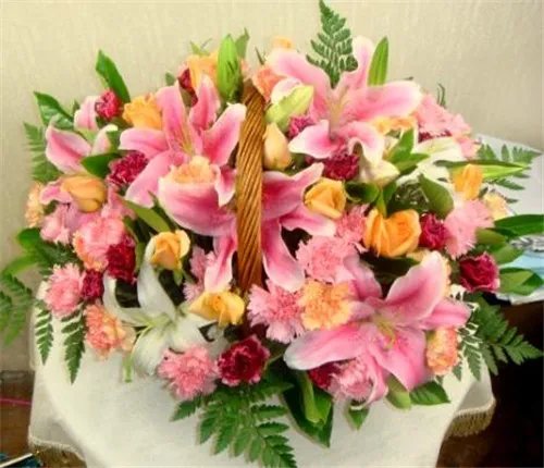 婚礼花篮用什么花好 婚礼花篮多少钱一对