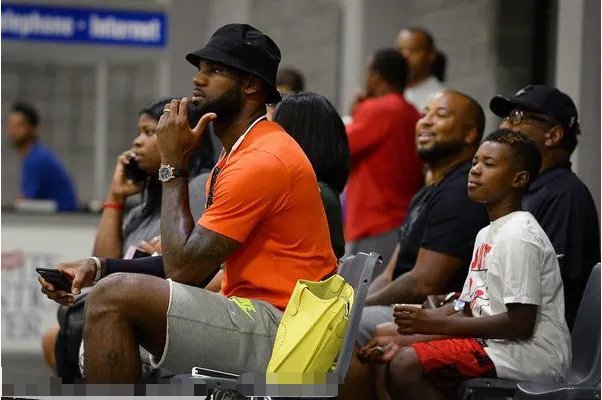 詹姆斯的儿子接受了手术，你觉得他还有机会进入NBA与老詹同场竞技吗？
