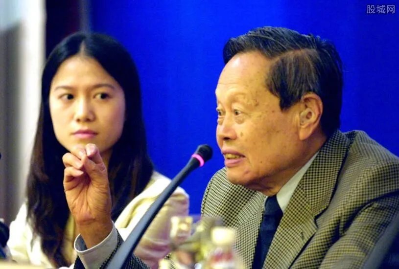 杨振宁岳父和杨振宁孙女结婚 关系太混乱傻傻分不清楚