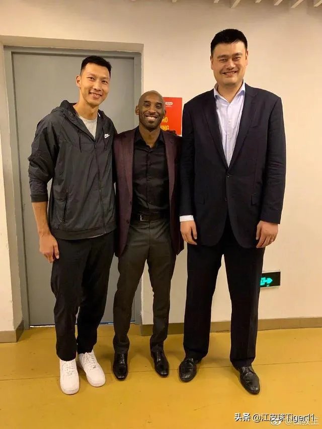 跟姚明合影，如何站位才能避免尴尬？