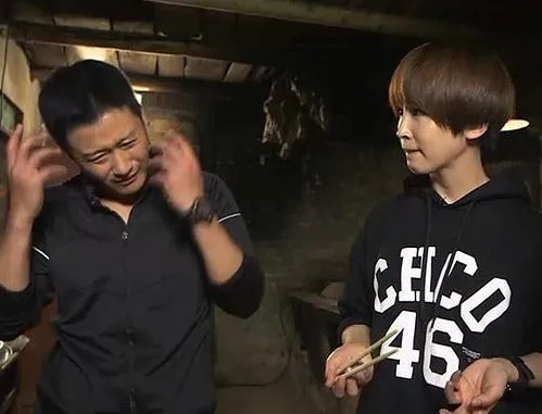 吴京的老婆和儿子叫什么呢 教儿子练拳击照片曝光