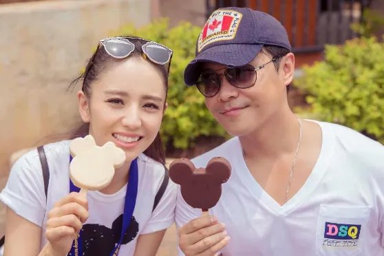 陈思诚连续11年发文为佟丽娅庆生，离婚1年的佟丽娅如今怎么样了？