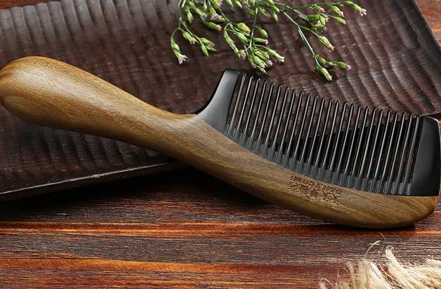 水牛角梳和黄牛角梳哪个好 黄牛角梳好还是牦牛角梳好