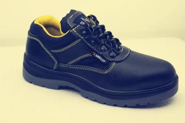 劳保鞋什么牌子的好？相对来说要靠谱点的。