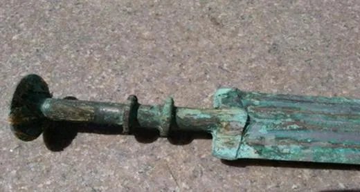 男子迁坟挖出这物 专家的话惊人