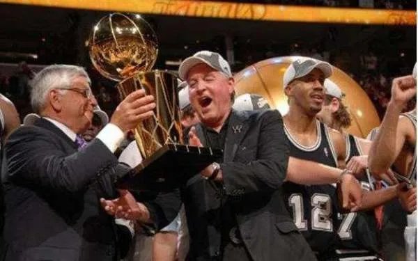 NBA最有钱的老板是谁？他的身价有多少？