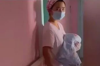 不说出产妇全名，贵州女护士拒绝把孩子交给家属，这是给谁敲响了警钟？