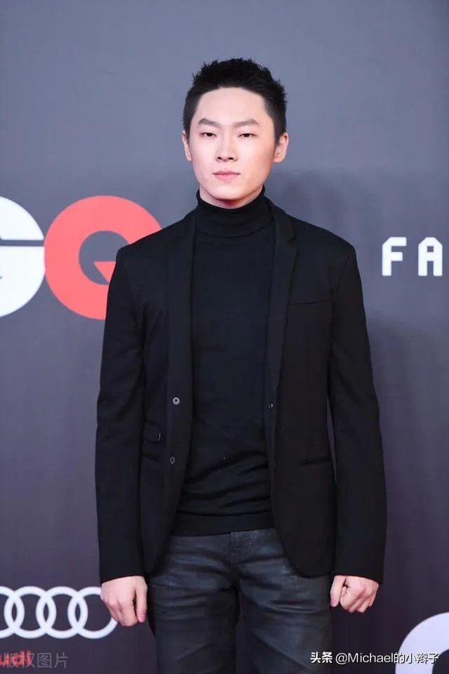 如何评价梁博的唱功和创作？