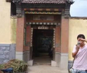 在农村过年时，门口横放一棵高粱秸什么用意？