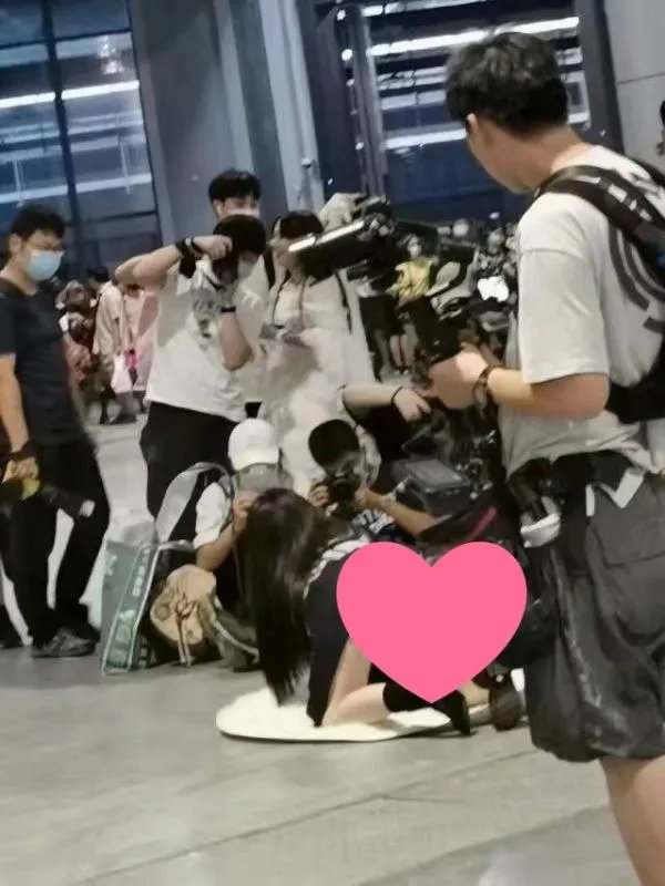 上海漫展不雅动作后续，为什么说是“JK”和