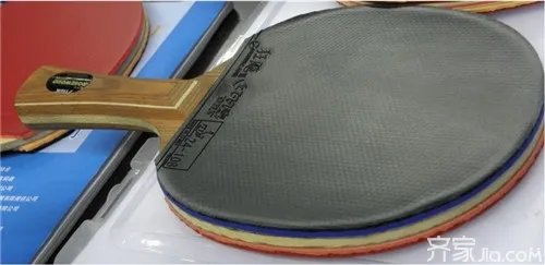 乒乓球拍胶皮的选择  乒乓球拍胶皮怎么粘
