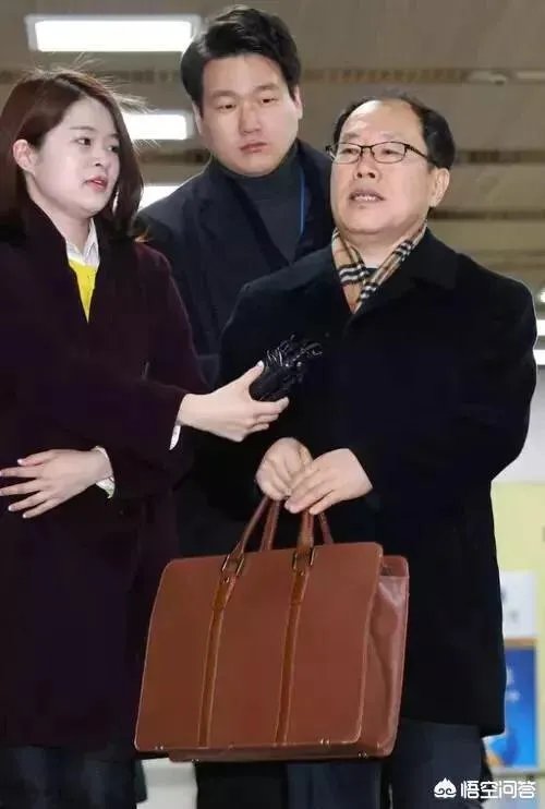 李明博和朴槿惠在看守所的待遇有什么不同？