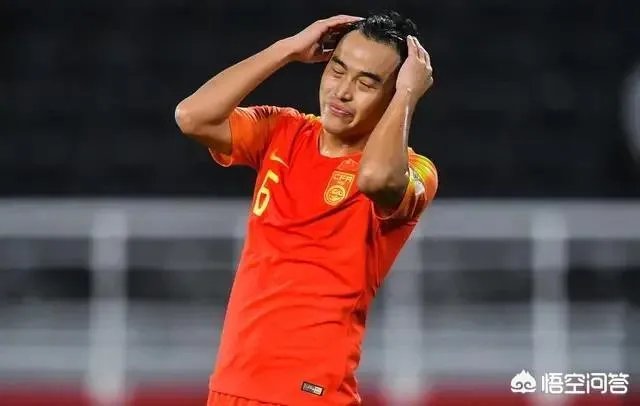 强烈建议，让散步踢球的冯潇霆退出国家队，你同意吗？