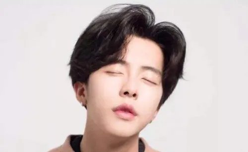 大多文艺青年都比较钟爱复古造型，身高170cm的男生如何打造适合自己的复古风尚？