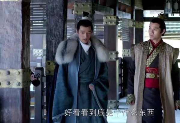 为什么琅琊榜:剧中唯一穿帮镜头,一对情侣打伞漫步,梅长苏却批评靖王呢?